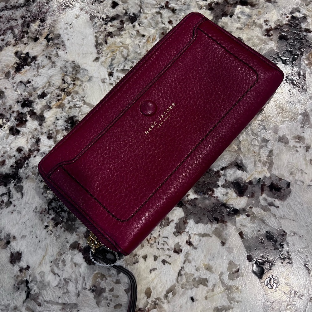 Marc Jacobs NWOT Standard Leather Continental Wallet Red M0013948